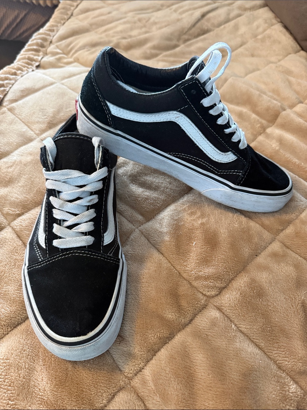 Vans Unisex Black and White Old Skool Low-Top Sneakers